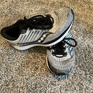 Saucony running shoes womens size 8